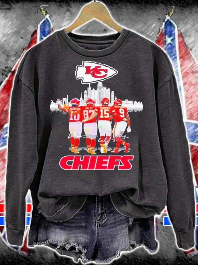 Chiefs Isiah Pacheco Travis Kelce Patrick Mahomes and JuJu Smith-Schuster signatures shirt t-shirt sweatshirt