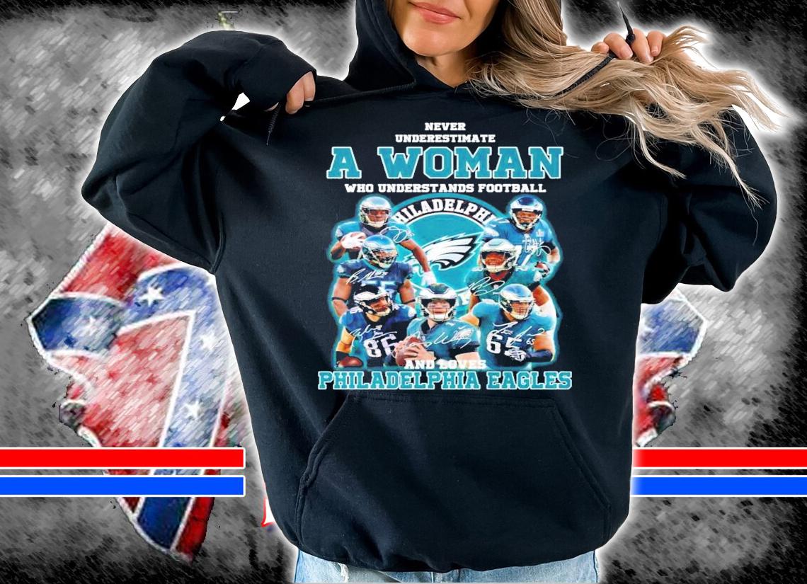 Never underestimate a woman who understands football and love Philadelphia Eagles shirt] hoodie