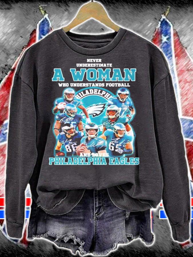 Never underestimate a woman who understands football and love Philadelphia Eagles shirt] sweatshirt