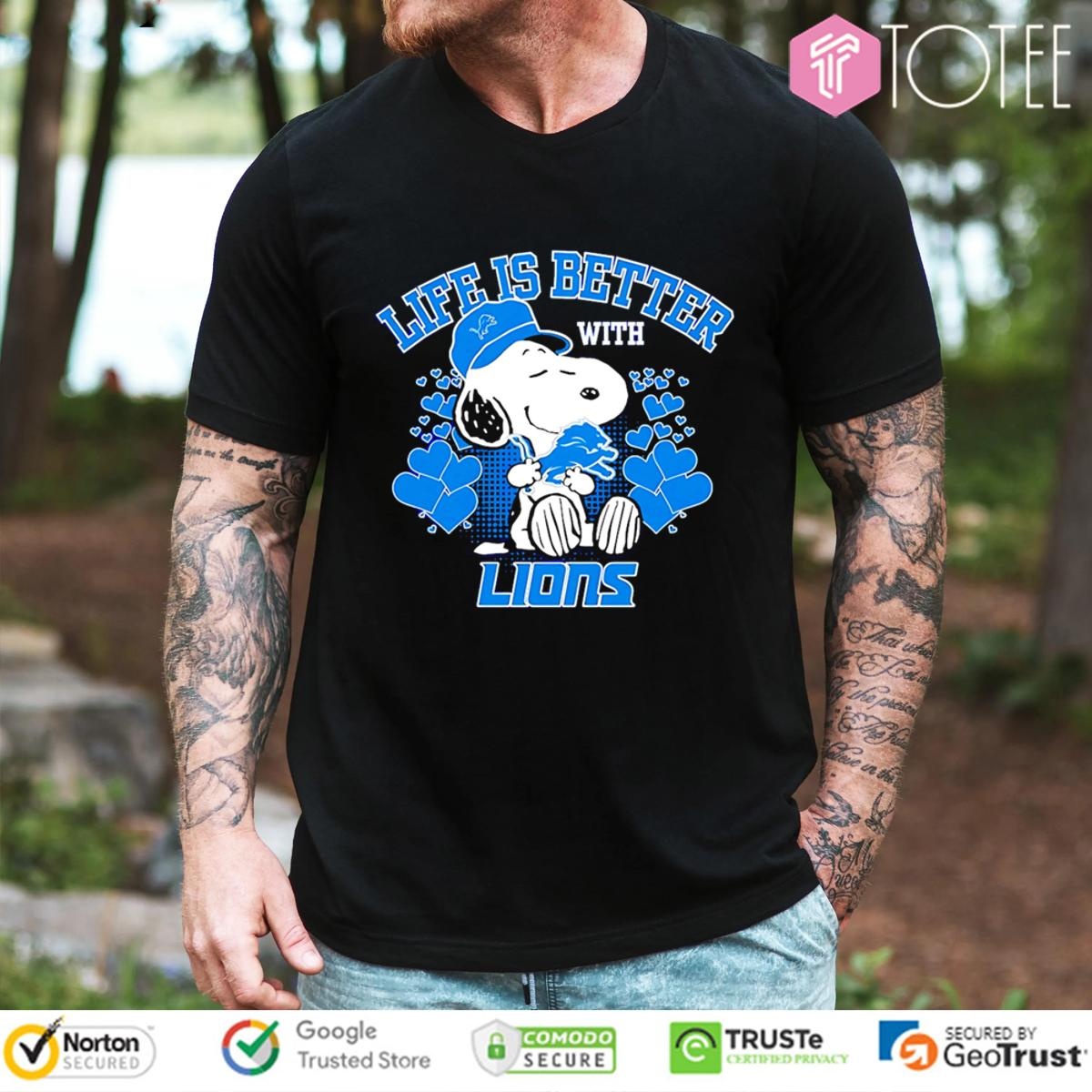 Life Is Better Lions Snoopy Hug Detroit Lions Logo T-shirt